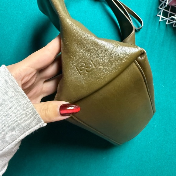 Reformation Small Vittoria Tote
$398 - Picture 7 of 7